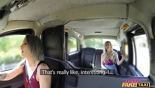 Female fake taxi - pertemuan lesbian pertama siswi nakal carly rae