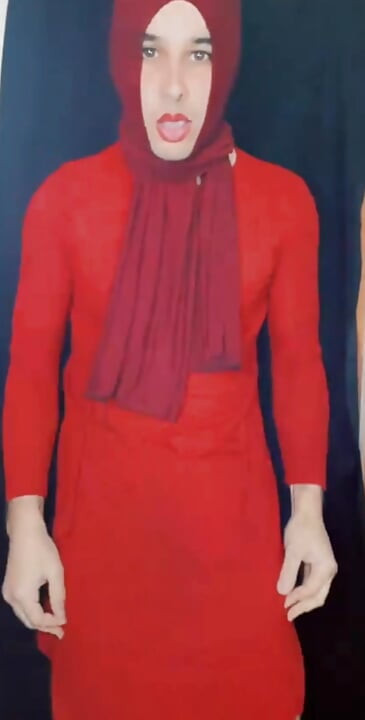 La hermafrodita con hijab disfruta de la masturbación y eyacula con frecuencia.