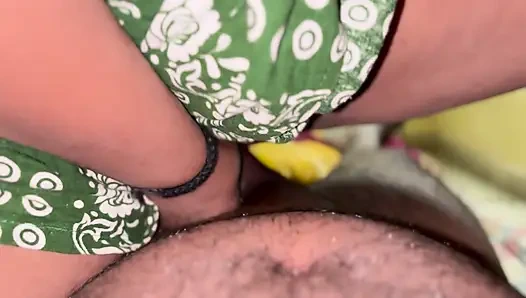 Azgın Hintli koca uzun süre tutkulu uzun sert seks yaptıktan sonra karısını sert sikiyor