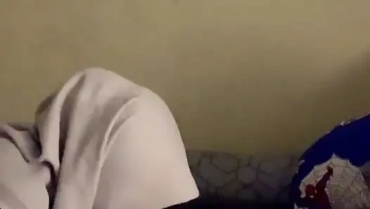 Sessizce üvey kız kardeşimin yarağını sikiyorum