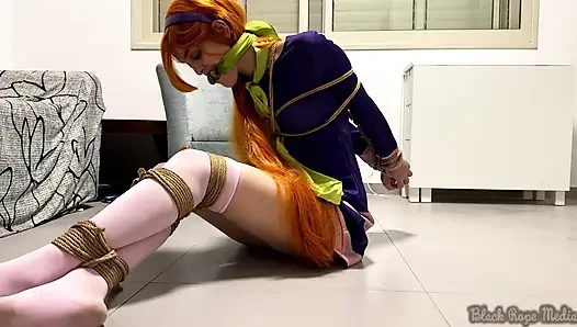 Связанная Дама Daphne Blake