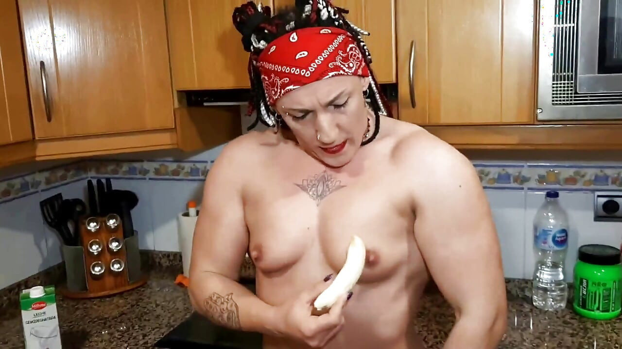 Moja velika guza okupana mlijekom.