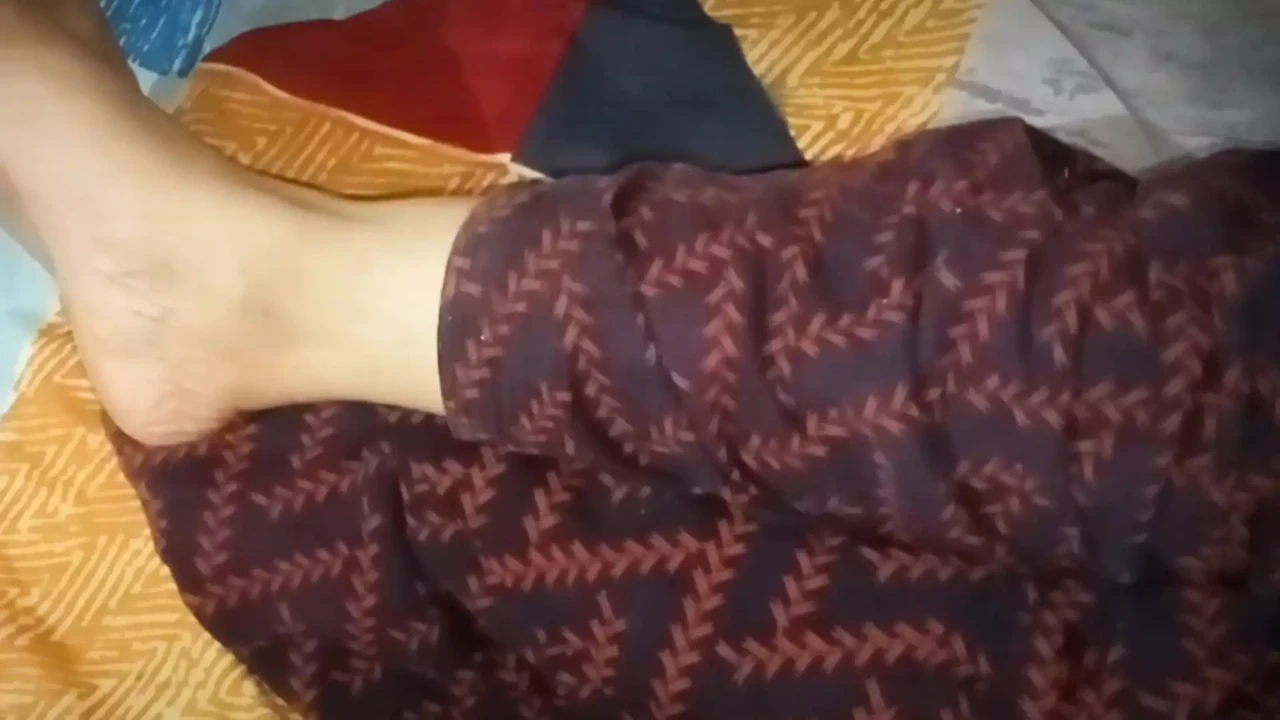 Wife pussy show in home.