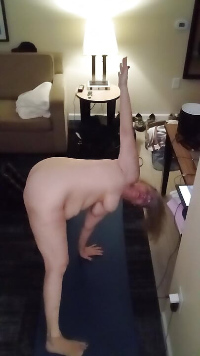 Hot BBW MILF Doing Her Daily Naked Yoga!