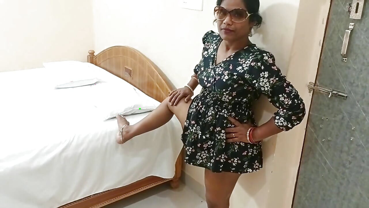 Indian Young Boy Pussy Eating of Beautiful Sexy Delhi Model - Hot Blowjob and Hardcore Sex