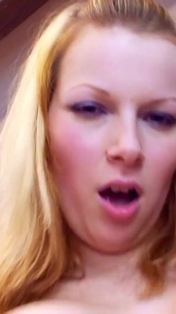 Εκπληκτική στιγμή από το "Big Clit Natural Ginger Stepmom Gets POV Fucked and Swallows Sperm"