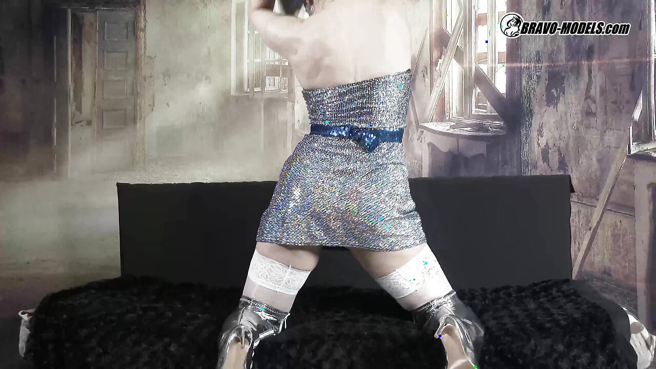 Barbara Bieber masturbates