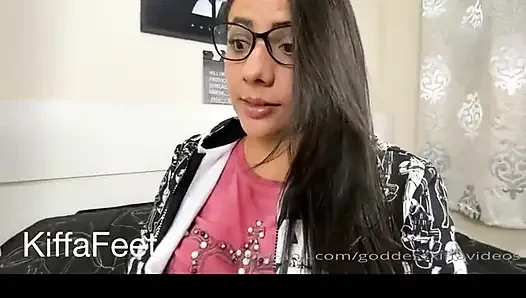 Kiffa si gadis culun mendominasi pria populer