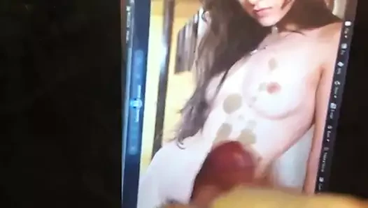 Üzerine boşalıyor