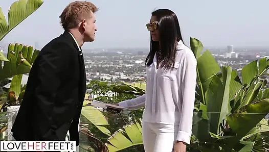 Smoking Hot Agent Takes Her Clients Throbbing Shaft