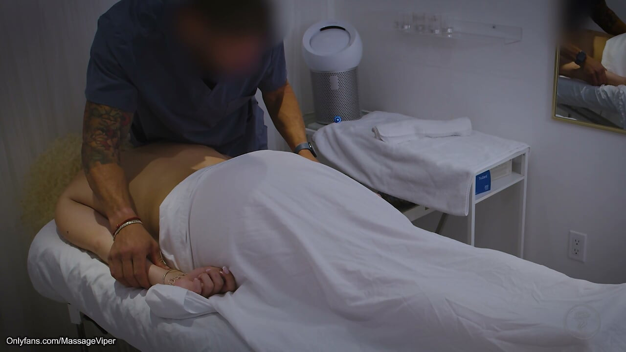 Real massage client gets ass eaten and sucks off masseur