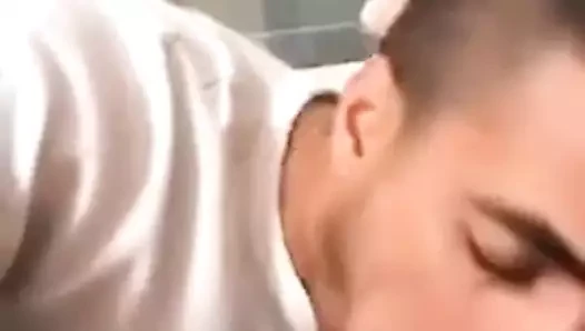Comiendosela toda