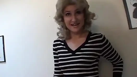 Lina ilk kez çıplak