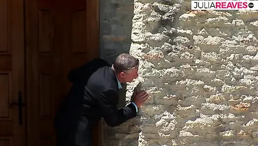 Pantat cewek jalang ini dientot habis-habisan sama kontol besar sampai dicrot di mulut