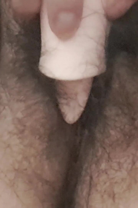 Meletakkan Dildo Lidah dalam Lubang