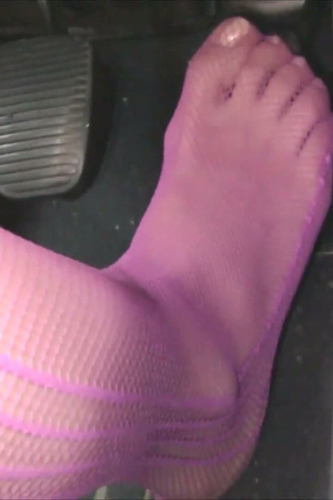 Pembe file çoraplarımla şehvetli pedal pompalıyor