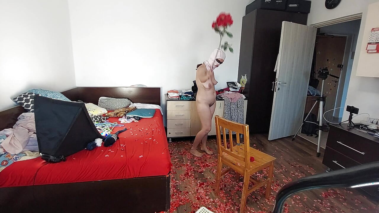 An amateur woman cleans the house with the vacuum cleaner. Sexy mom has fun with naked roses