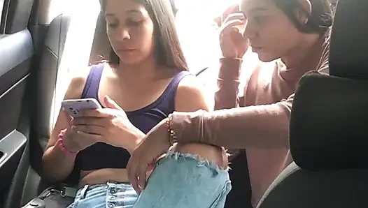 Orgazm olan kızlar uber'de heyecanla çığlık atıyor