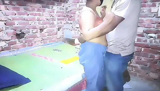 While visiting my sister-in-law's house, I saw my sister-in-law calling me for sex.