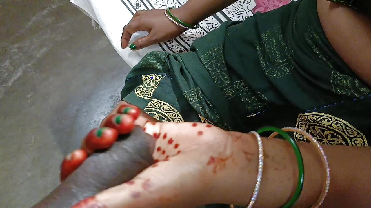Bhabhi unbuttoned her blouse and got herself fucked