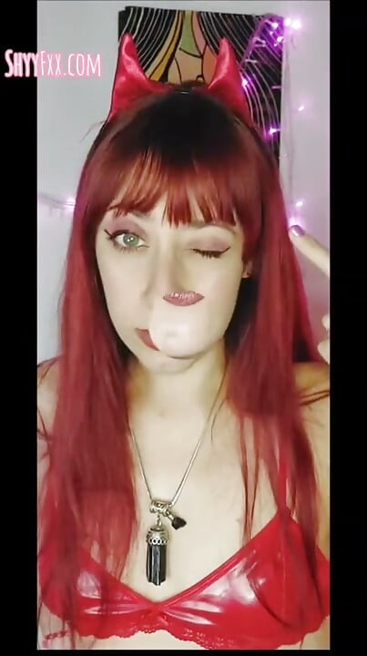 Shyyfxx humiled Este pau curto a pedido dele! JOI Femdom