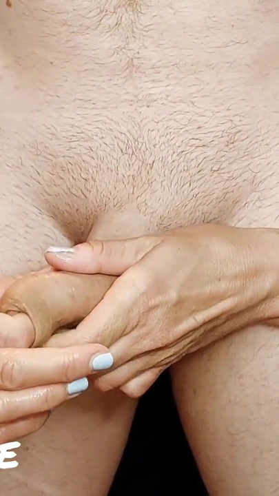 Moment palpitant de la "British Dirty Talk Guide To Uncircumcised Penis Masaj (muls-time)"