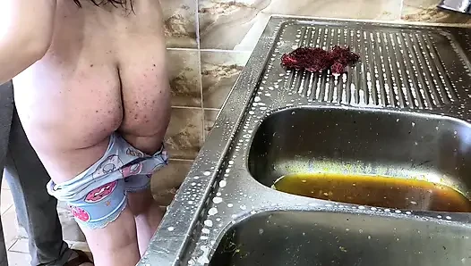Saudi Man Fucks Arab Maid in Kitchen