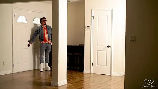 Charlie Forde, Robby Apples, Lulu Chu'nun yer aldığı time traveller'ın yarağı