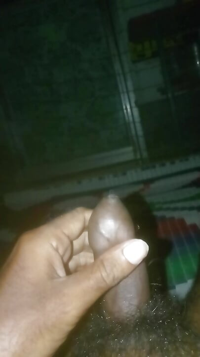 Shaking the Dick by hand job working at night in the bed.