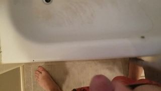 Duży wytrysk plusk po prysznicu