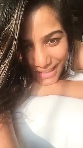 Poonam Pandey直播