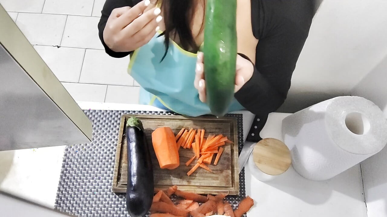 I shove a huge cucumber up my hungry asshole - Fetish