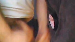 Трах волосатым хуем в домашнем видео с искусственная вагина - игрушка с кольцами на яйцах и хуе