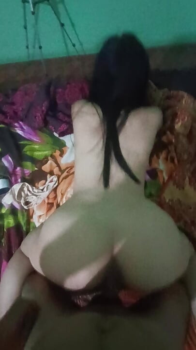 Teman wanita berair sangat baik untuk seks doggy