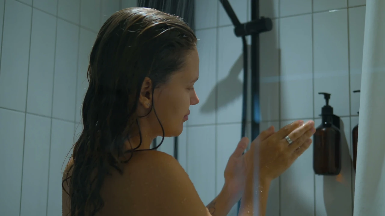 Home Sex in the Shower. Real Couple Makes Love