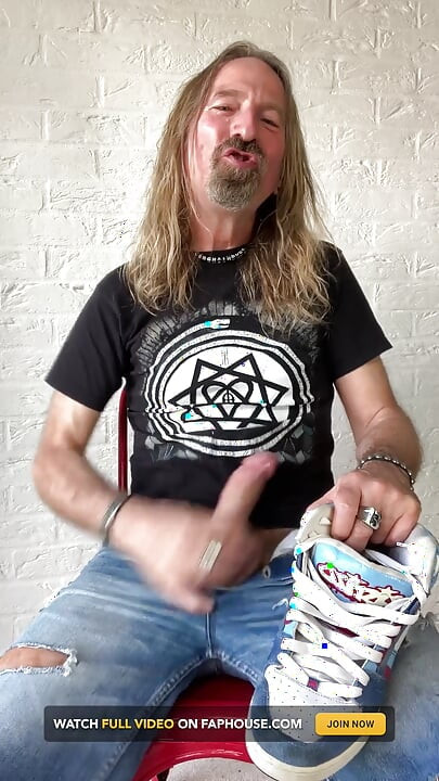 Longhairdude Wanks and Cums with Osiris Trainers, Torn Jeans, Tshirt