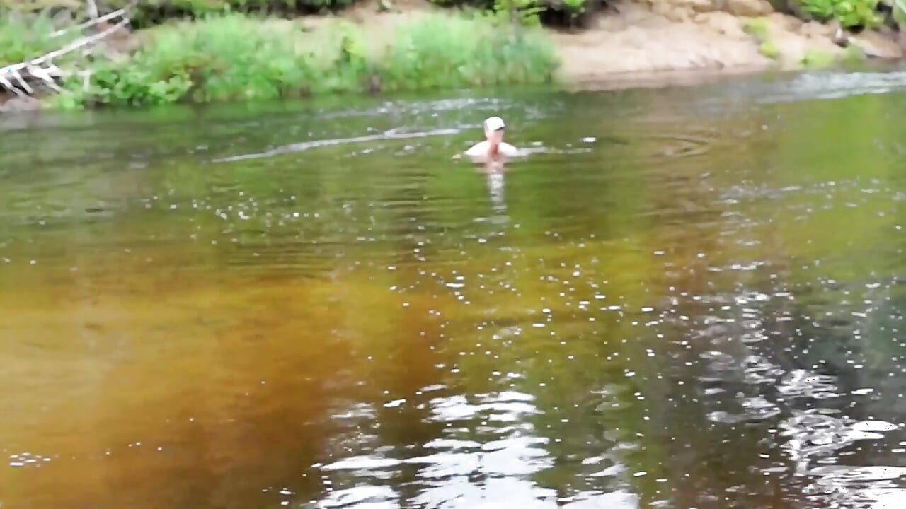 Outdoor teen dreier