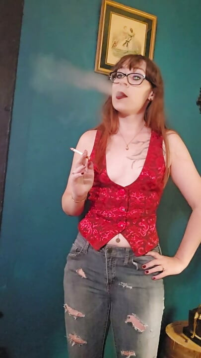 Fumando e conversando sobre meus planos de Halloween