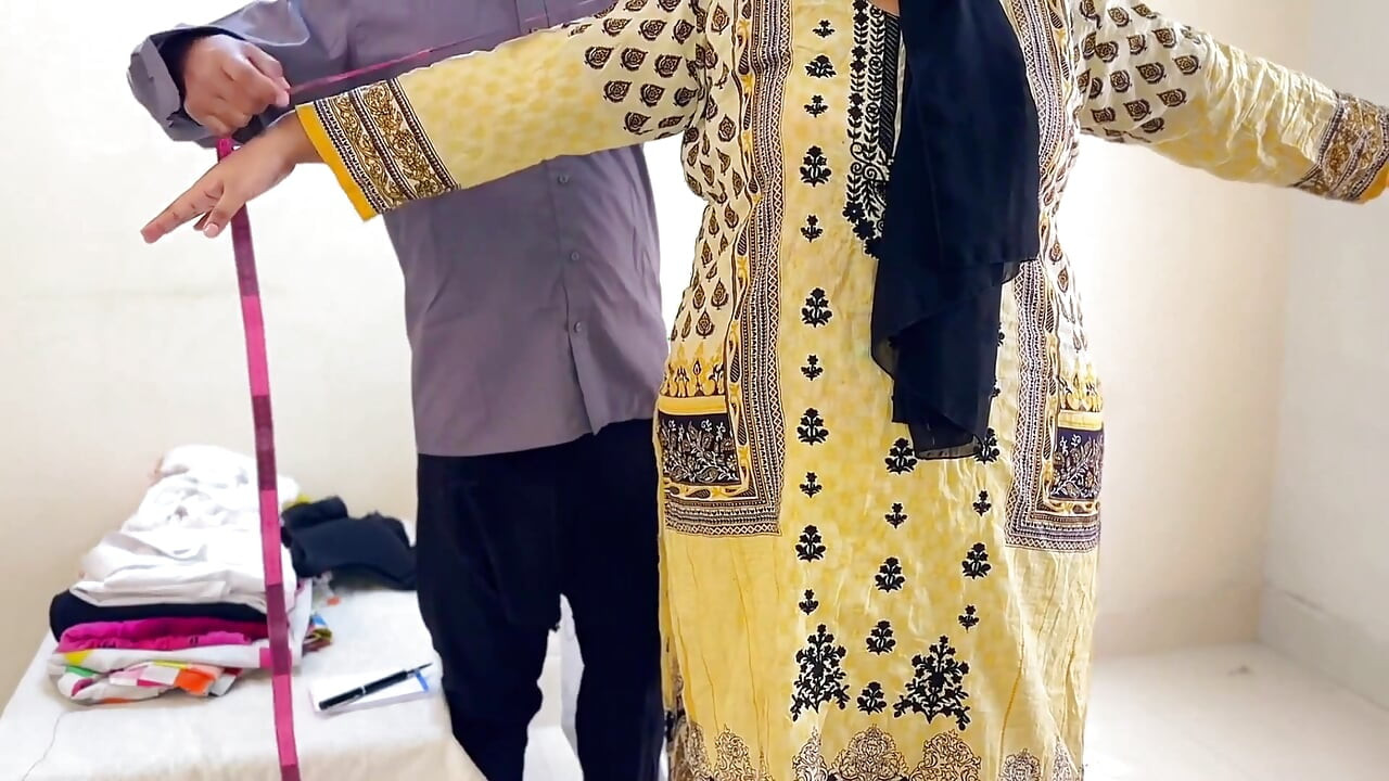 Schneider fickt mich, wenn ich zu ihm gehe, um ein neues kleid zu machen!