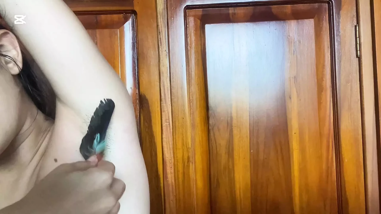 Arabe is in a threesome with two big cockS