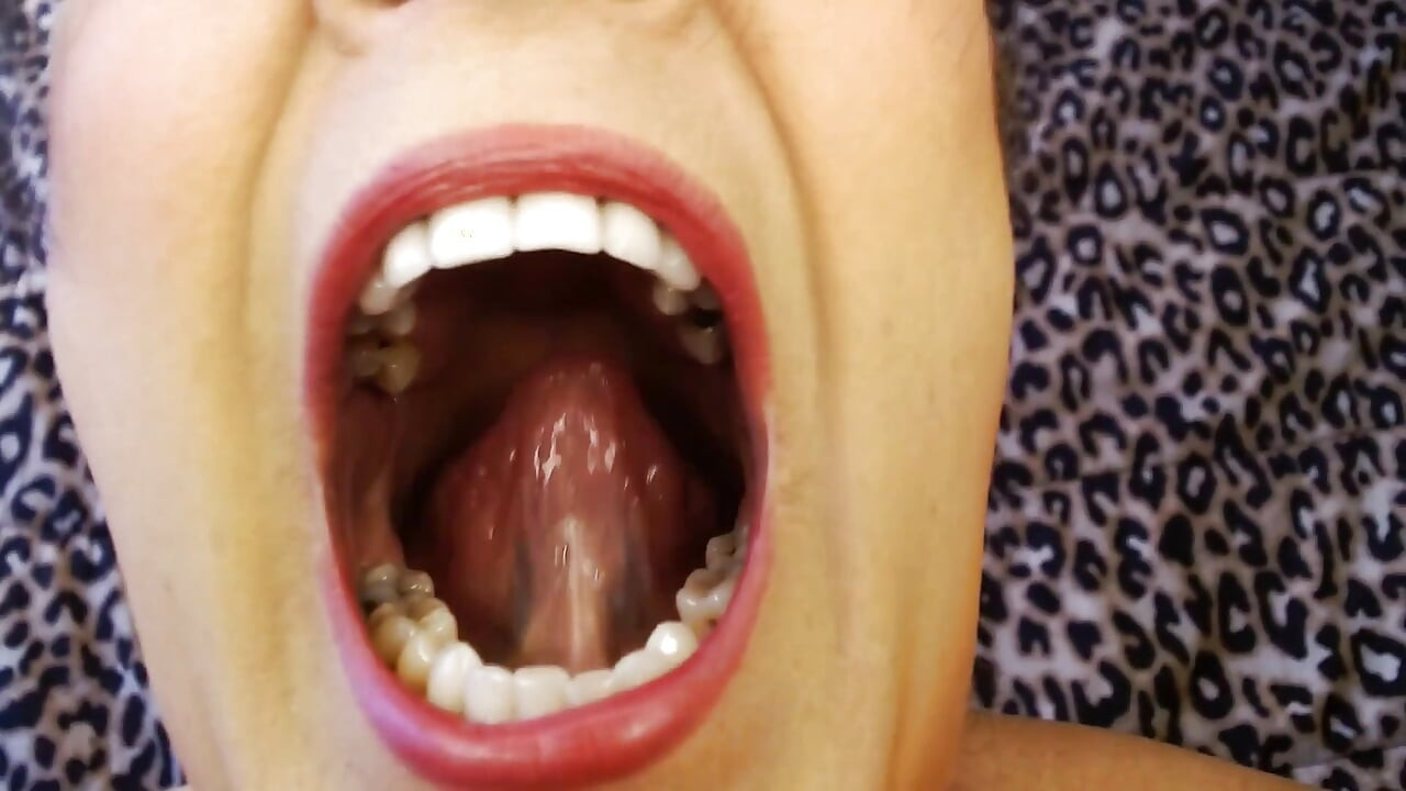 Giantess seni bütün yutmak için yeniden boyutlandırdı