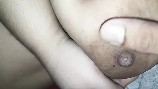 Meine stiefschwester ist so gierig, dass ich sie berühren will!! Sie ist so sexy