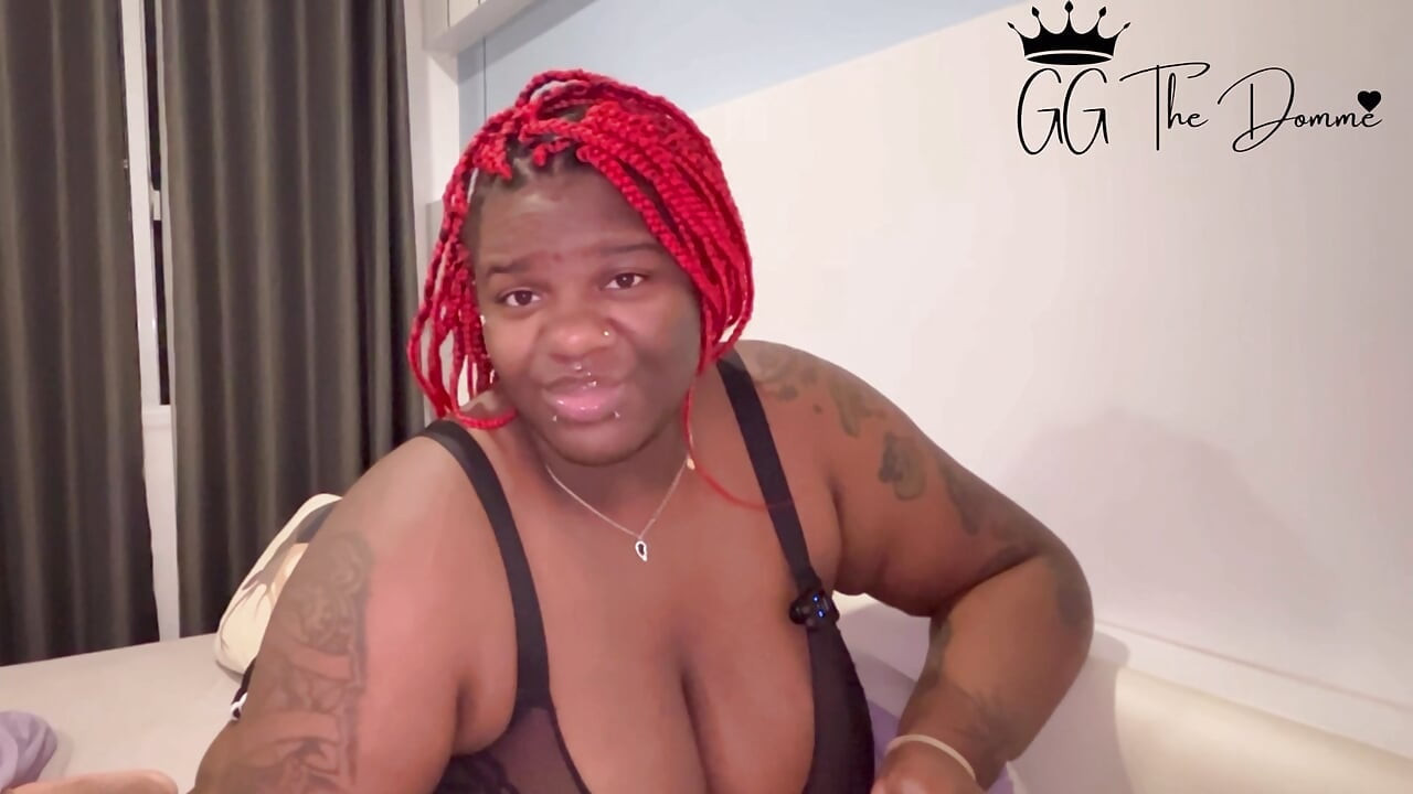 Instructions de branlette avec une BBW noire aux seins nus