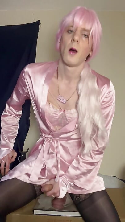 Jess Silk Rides Dildo