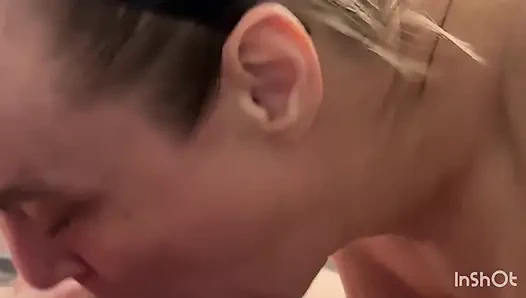 Bu emmeyi ve fındıklarını kurutmayı seviyorum!