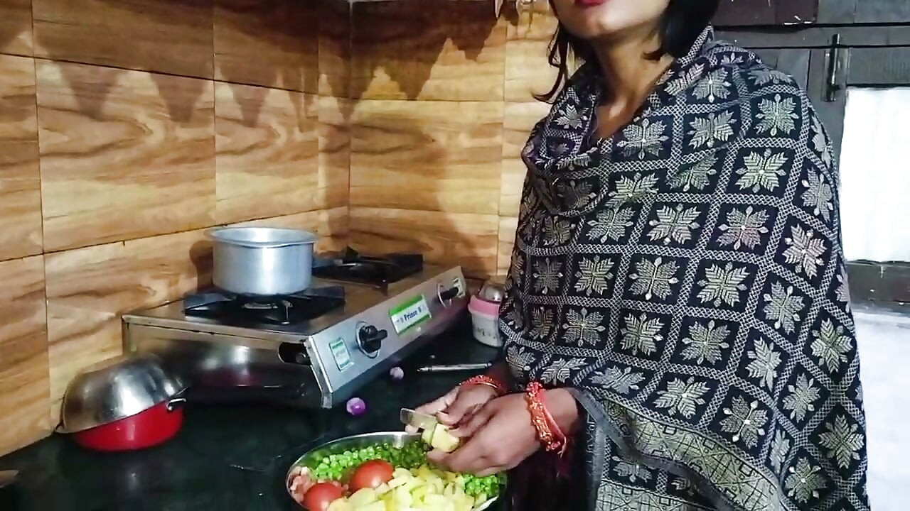 Красивата и секси Рина бабхи я чукат здраво от втория й баща