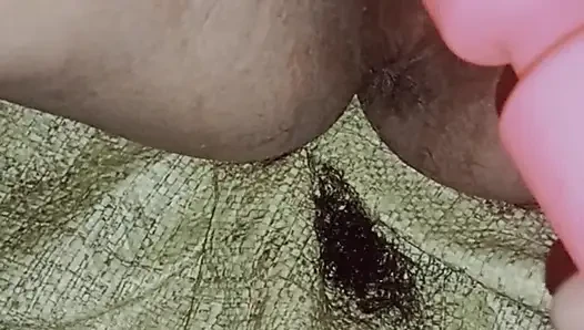 Baal saf karte huye bhabhi ji apni jhahate banate hai