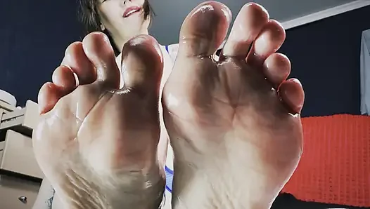 Asmr si cewek pecinta fetity kaki dilumuri minyak sampai muncrat - pov