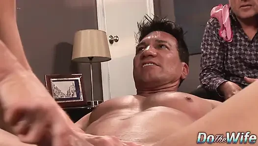 Istri nakal veronica avluv ngentot sama pria lain di depan suaminya yang udah enggan