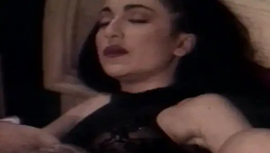 Даму из Франции отдолбили в домашнем любительском видео